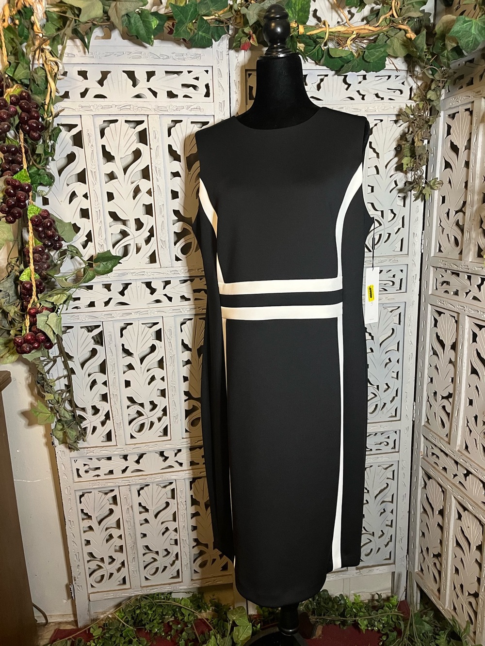 NWT! CALVIN KLEIN AMAZING BLACK & WHITE COLOR BLOCK SLEEVELESS PLUS SIZE DRESS
